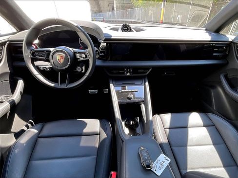 Certified 2025 Porsche Macan Electric image 18