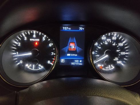 Used 2020 Nissan Rogue SV FWD image 23