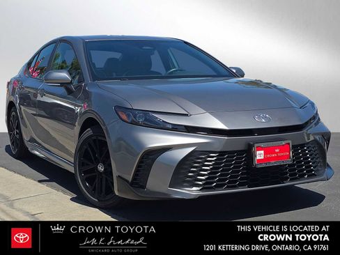 Certified 2025 Toyota Camry SE FWD image 1