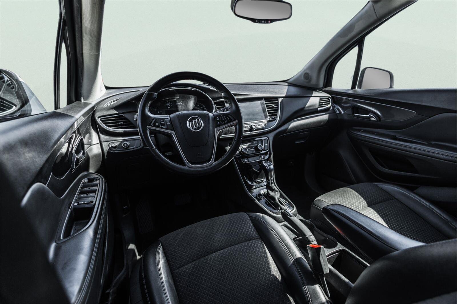 Used 2020 Buick Encore Preferred FWD image 2