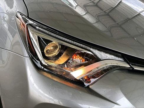 Used 2017 Toyota RAV4 XLE image 29