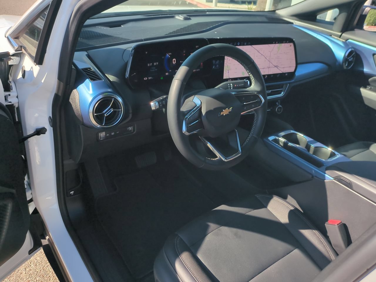 Used 2024 Chevrolet Equinox EV LT w/ LPO, Blackout Package FWD image 18