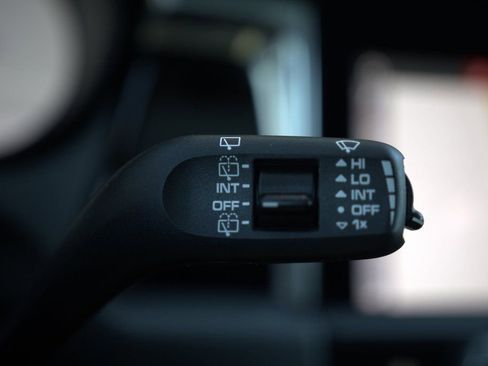 Certified 2025 Porsche Macan Turbo image 46