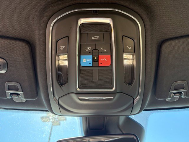 Used 2023 Jeep Grand Cherokee Limited w/ Trailer Tow Prep Group (B) AWD/4WD image 24
