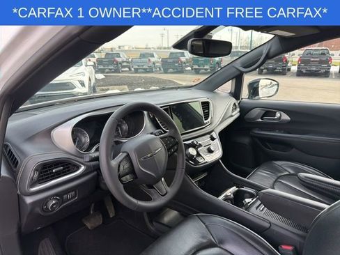 Used 2025 Chrysler Pacifica Limited image 20