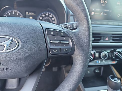 Used 2023 Hyundai Kona SEL image 17