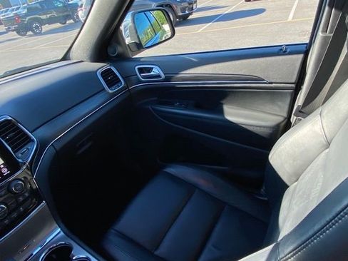 Used 2021 Jeep Grand Cherokee Limited image 28