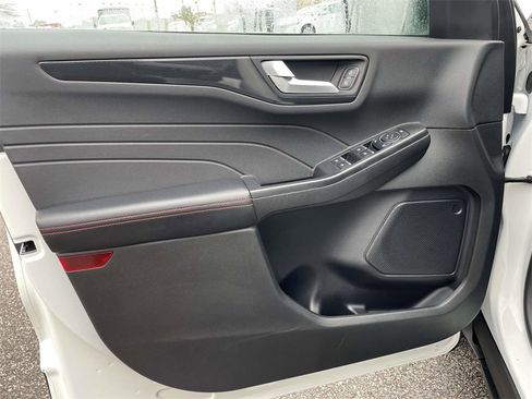 Used 2025 Ford Escape ST-Line w/ Equipment Group 301A image 16