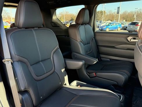 New 2025 Nissan Armada SL w/ Captain's Chari Seat Package image 30