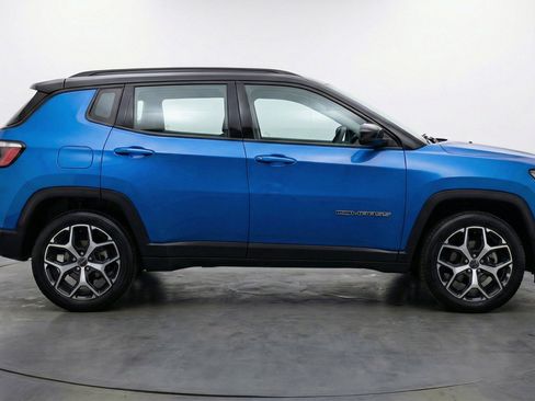 Used 2025 Jeep Compass Limited AWD/4WD image 11