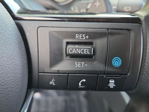 Used 2021 Nissan Rogue SV image 25