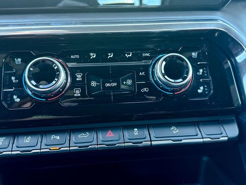 Certified 2024 GMC Sierra 2500 Denali Ultimate image 30