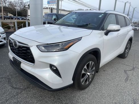 Used 2023 Toyota Highlander XLE image 5