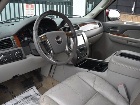 Used 2007 GMC Yukon SLT w/ SLT Preferred Equipment Group image 12