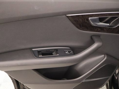 Used 2022 Audi Q8 Premium Plus w/ Premium Plus Package image 18