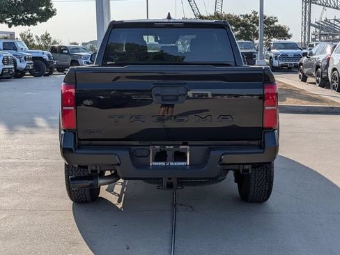 Certified 2024 Toyota Tacoma TRD Off-Road AWD/4WD image 7