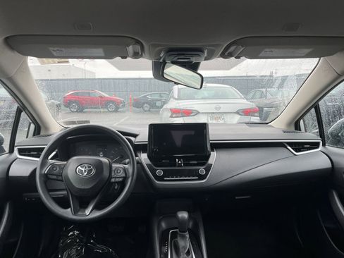 Used 2025 Toyota Corolla LE image 32