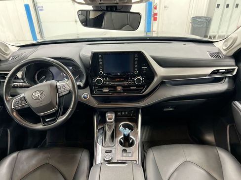 Used 2021 Toyota Highlander Limited image 10