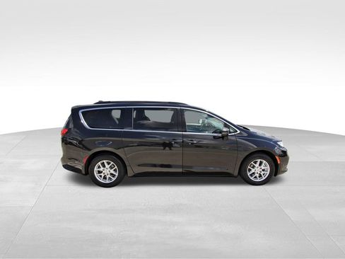 Used 2022 Chrysler Pacifica Touring-L image 5
