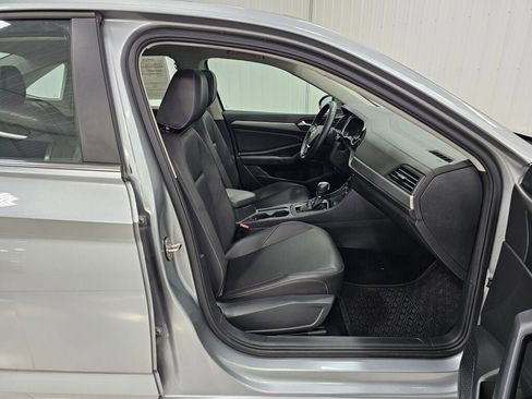 Used 2019 Volkswagen Jetta SE w/ Cold Weather Package FWD image 17
