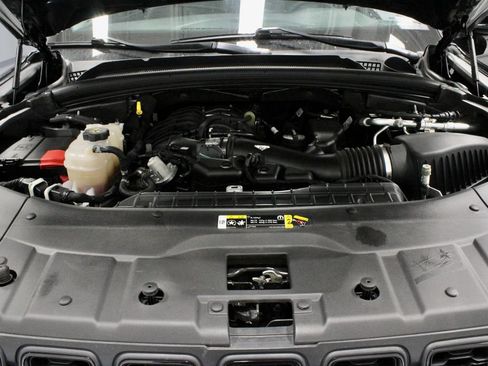 Used 2023 Jeep Grand Cherokee Limited w/ Black Appearance Package AWD/4WD image 16