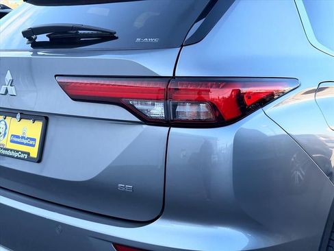 Used 2022 Mitsubishi Outlander SE image 27