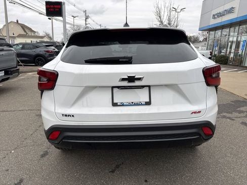 New 2026 Chevrolet Trax RS w/ Sunroof Package FWD image 5