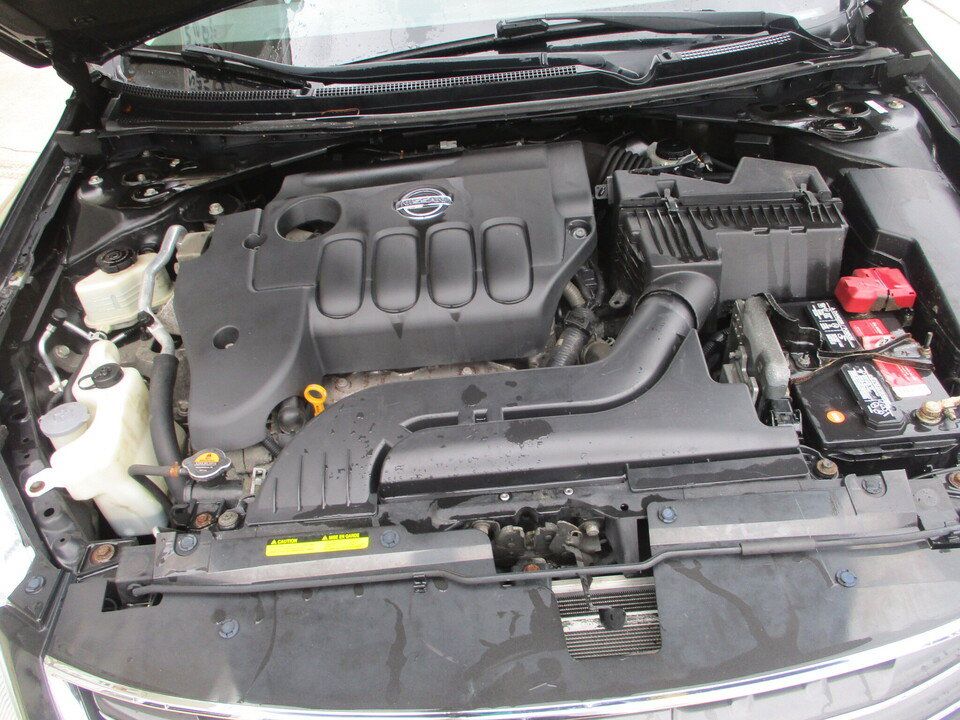 Used 2011 Nissan Altima 2.5 SL w/ 2.5SL Pkg FWD image 4