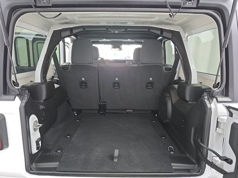 Used 2024 Jeep Wrangler Sport S image 12