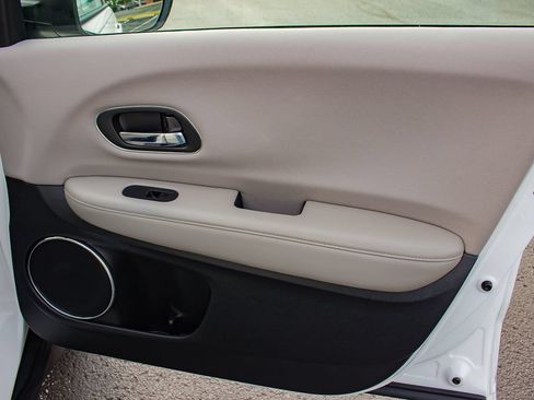 Used 2017 Honda HR-V EX image 23