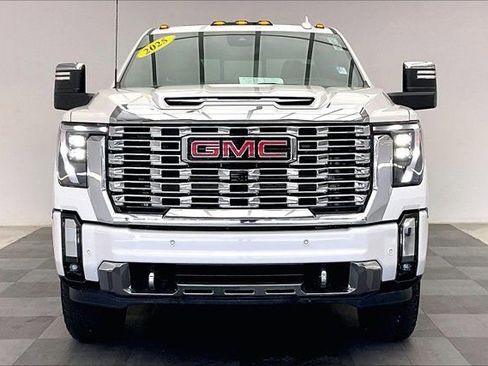 Used 2025 GMC Sierra 3500 Denali w/ Denali Reserve Package image 2