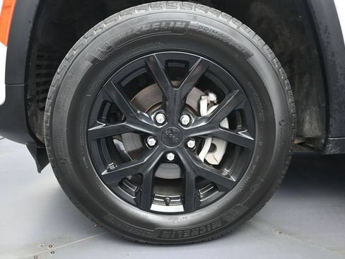 Used 2025 Jeep Grand Cherokee 4WD image 44