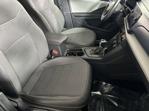 Used 2024 Volkswagen Taos SE image 26