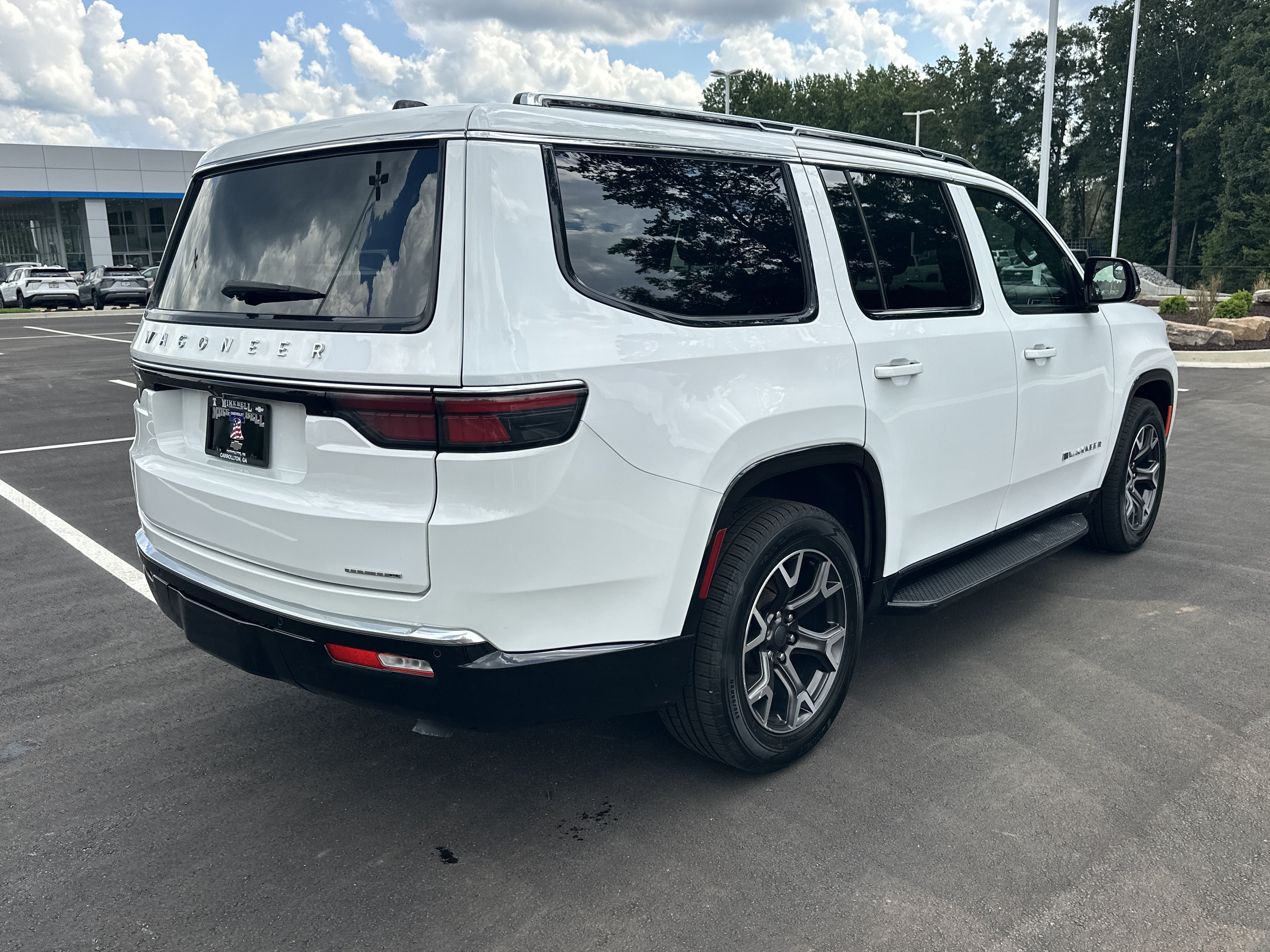 Used 2024 Jeep Wagoneer Series III AWD/4WD image 8