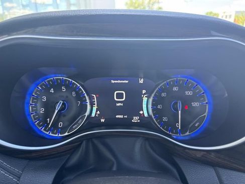 Used 2021 Chrysler Pacifica Limited AWD/4WD image 83