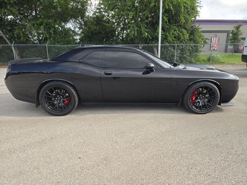 Used 2015 Dodge Challenger SRT Hellcat RWD image 2