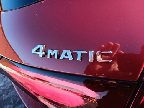 Used 2024 Mercedes-Benz GLC 300 4MATIC image 6