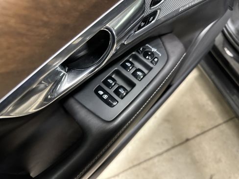 Used 2017 Volvo S90 T6 Inscription w/ Vision Package image 15