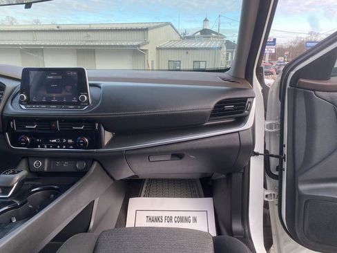 Used 2022 Nissan Rogue SV image 28