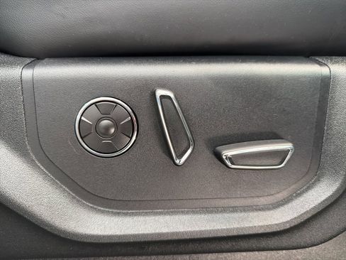 Used 2018 Ford F150 Platinum w/ Equipment Group 701A Luxury image 30