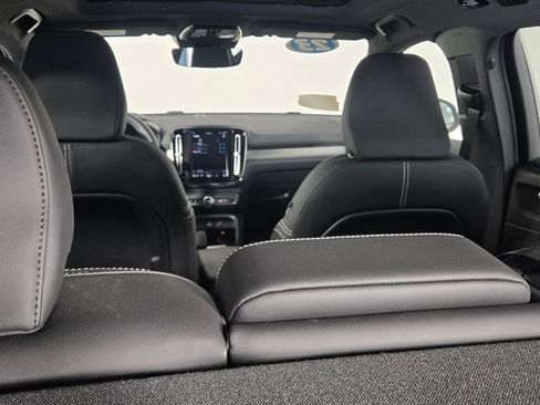 Certified 2023 Volvo XC40 B5 Ultimate w/ Climate Package image 9