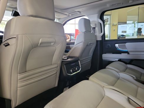 New 2025 Ford Expedition Platinum w/ Platinum Ultimate Package image 16