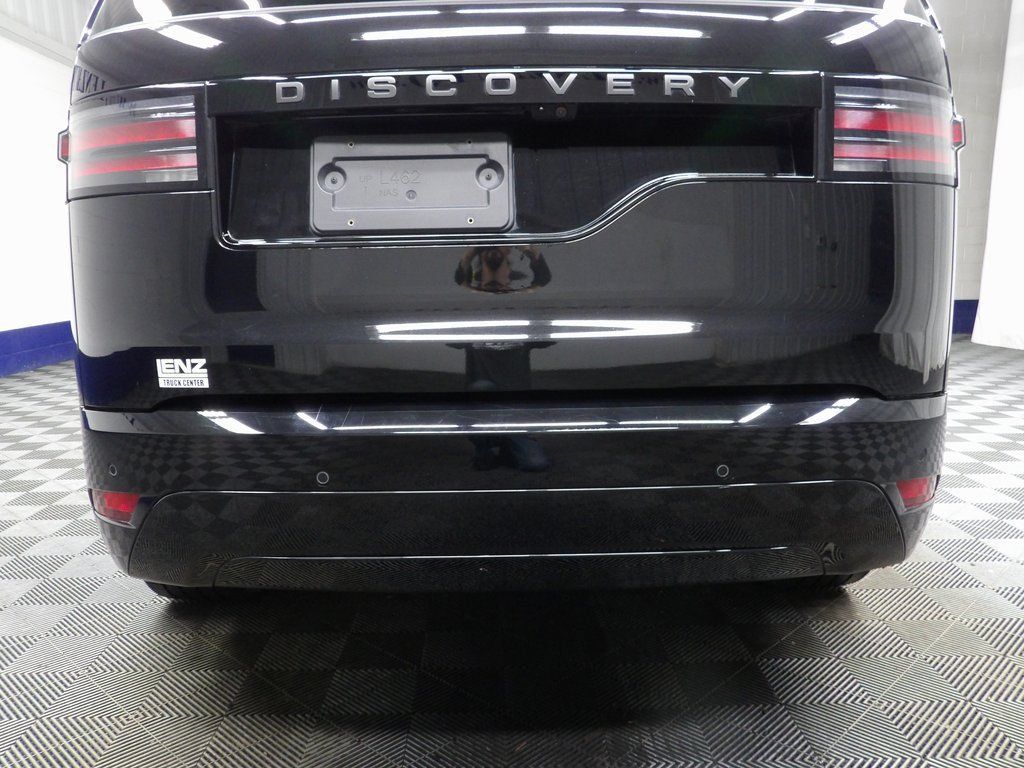 Used 2024 Land Rover Discovery Dynamic SE AWD/4WD image 33