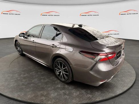 Used 2022 Toyota Camry SE FWD image 10