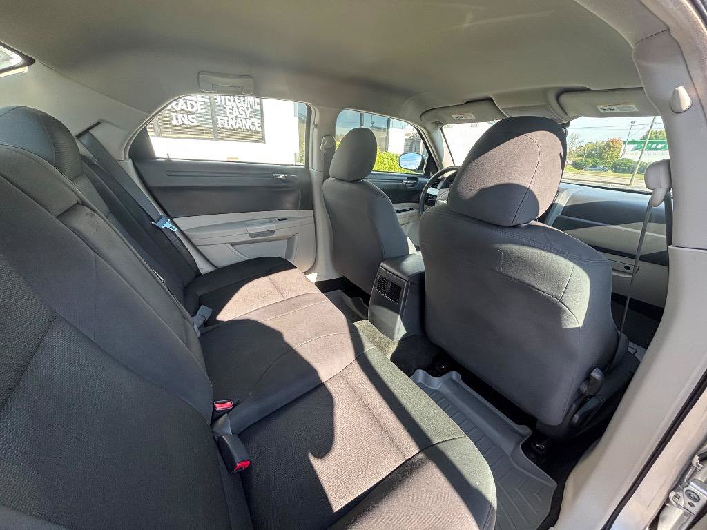Used 2006 Chrysler 300 RWD image 31