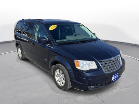 Used 2008 Chrysler Town & Country Touring image 8