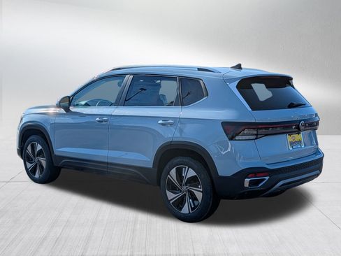 New 2026 Volkswagen Taos SE image 2