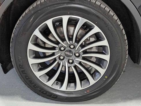 Used 2024 Lincoln Aviator Reserve w/ Elements Package Plus image 3