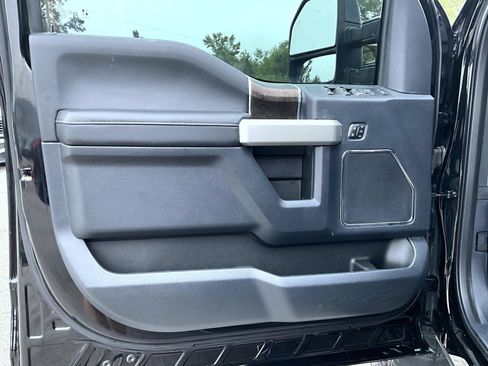 Used 2022 Ford F350 Lariat w/ Lariat Ultimate Package AWD/4WD image 12