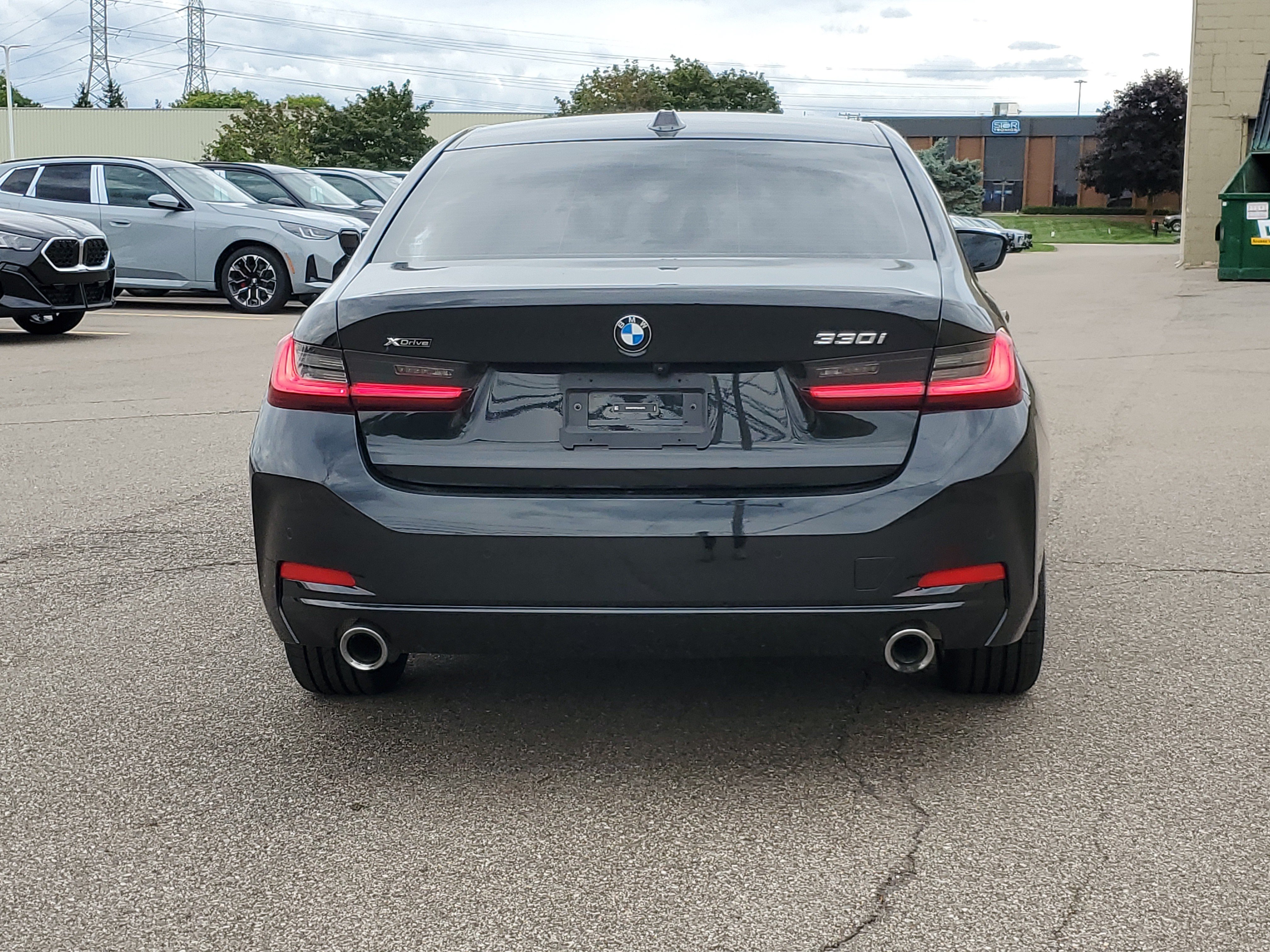 Certified 2023 BMW 330i xDrive Sedan w/ Driving Assistance Package AWD/4WD image 4